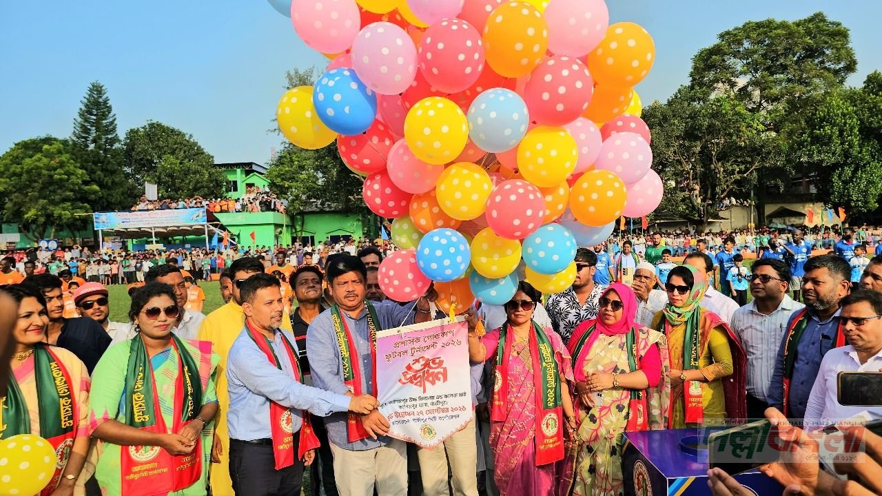 গাজীপুরে প্রশাসক গোল্ডকাপ ফুটবল টুর্নামেন্টের উদ্ধোধন করেন শওকত হোসেন সরকার 