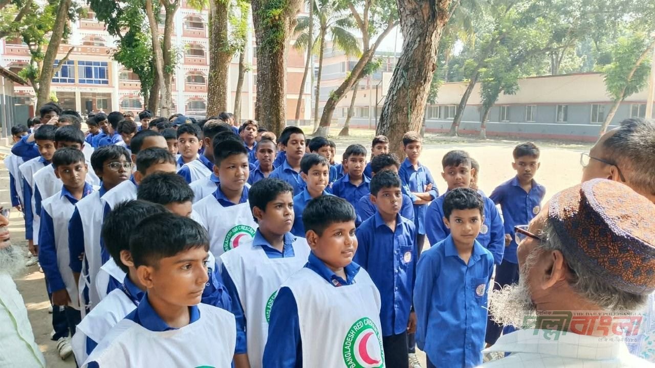 আত্মরক্ষা শৃঙ্খলা ও আত্মবিশ্বাস বৃদ্ধির লক্ষ্যে ফরিদপুর জেলা স্কুলে মার্শাল আর্টস প্রশিক্ষণের উদ্বোধন  