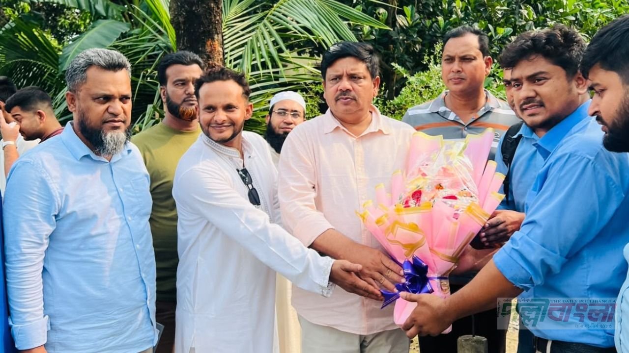 কাউলতিয়া ২০ নং ওয়ার্ডের পক্ষ থেকে জিসিসির প্রশাসক কে ফুলেল শুভেচ্ছা 