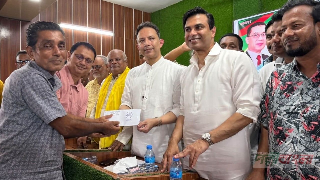 মাধবপুরে ১১৯ পূজামণ্ডপে ফেল সায়হাম গ্রুপের অনুদান