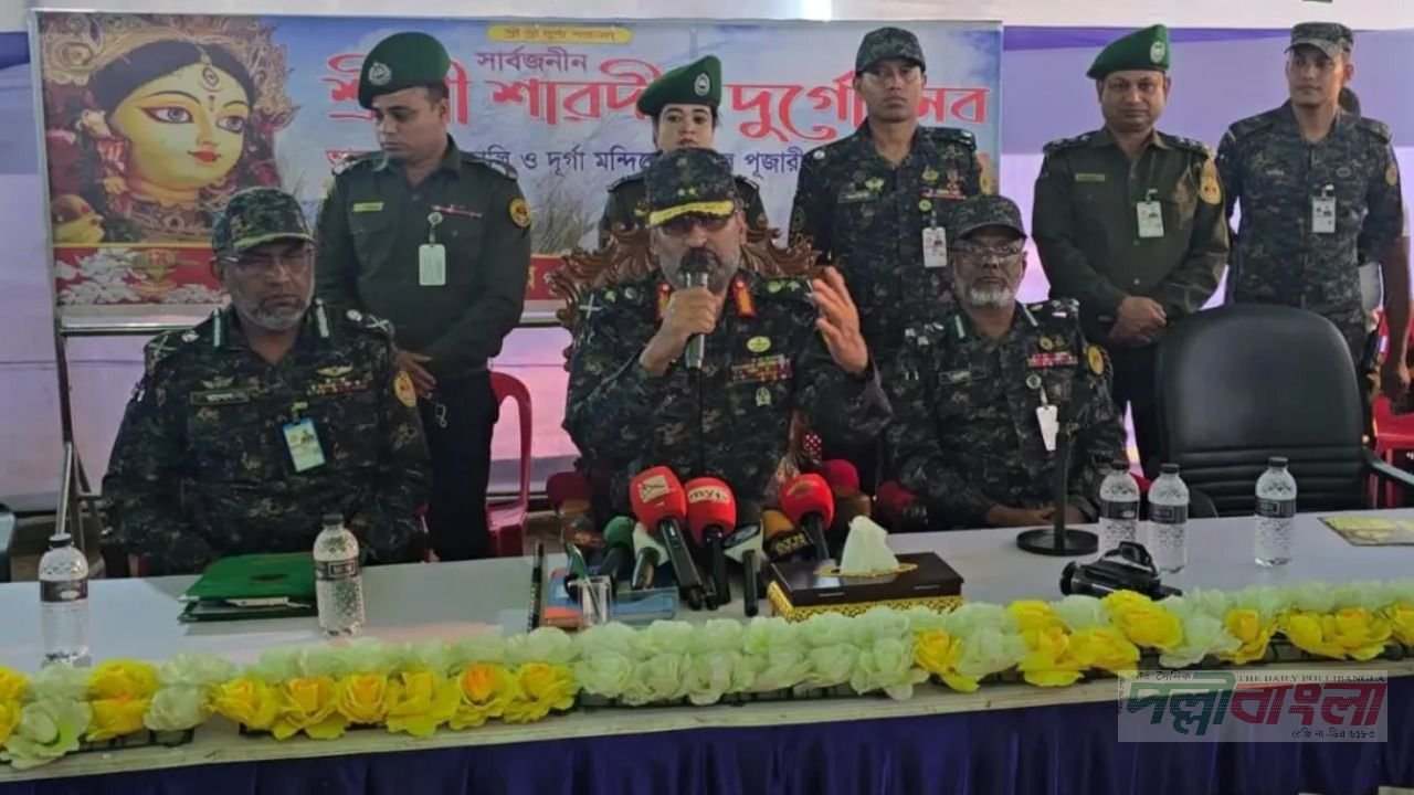 দুর্গাপূজার নিরাপত্তায় দুই লাখ আনসারসহ ১০৪ স্ট্রাইকিং ফোর্স মোতায়েন 