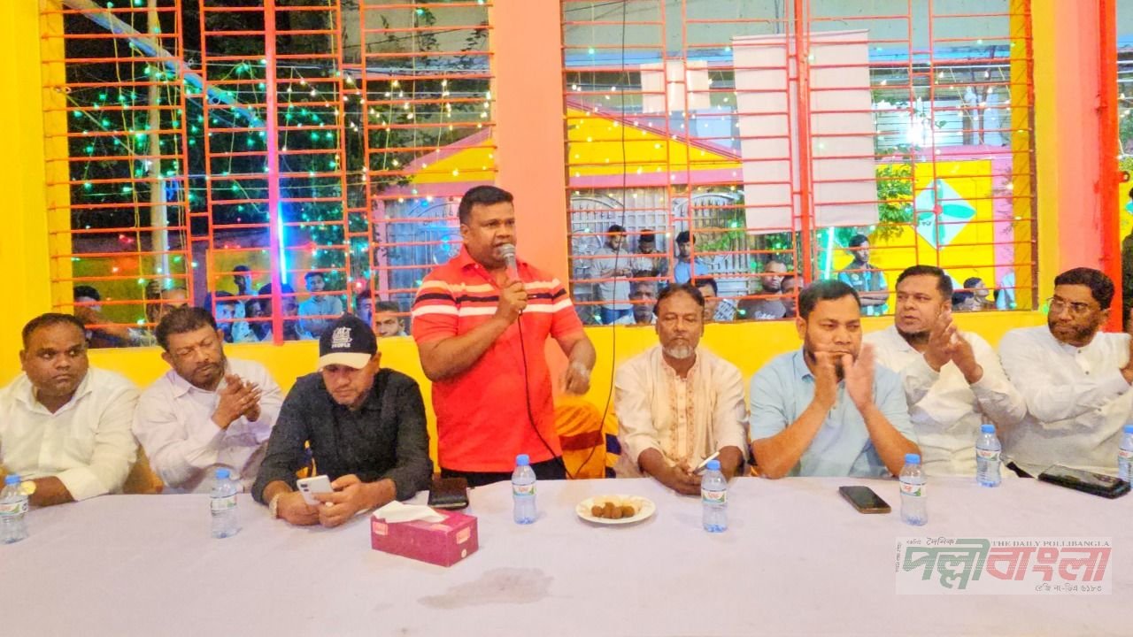 কোনাবাড়িতে বিভিন্ন পূজা মন্ডুপে পরিদর্শন করেন বিএনপির নেতৃবৃন্দ 