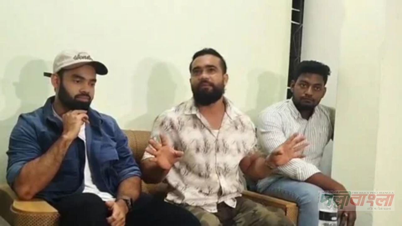 টঙ্গীর শাহজালাল রুমি সপরিবারে বাসা ছেড়েছেন