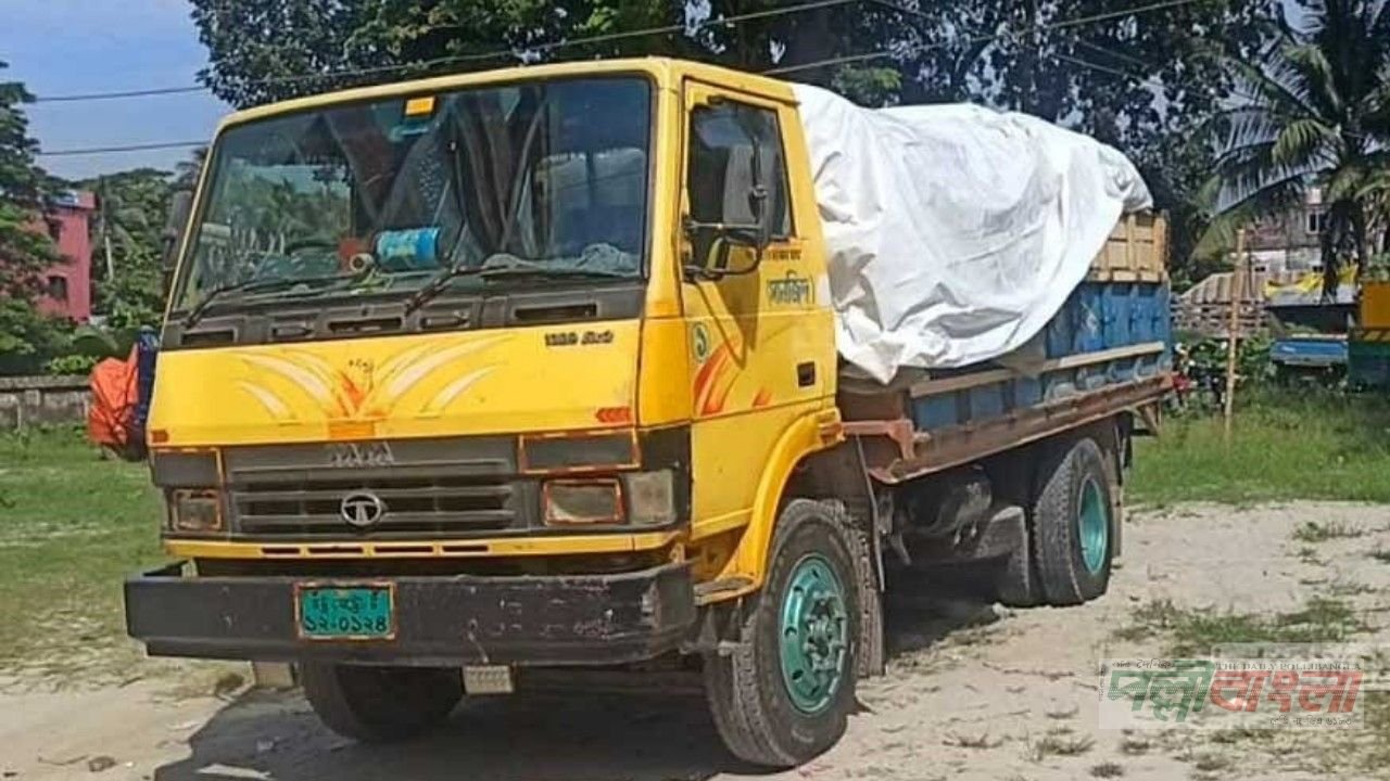 ভাঙ্গায় পাচারকালে ২৫০ বস্তা সরকারি সারসহ ট্রাক জব্দ, ডিলার ও হেলপার আটক