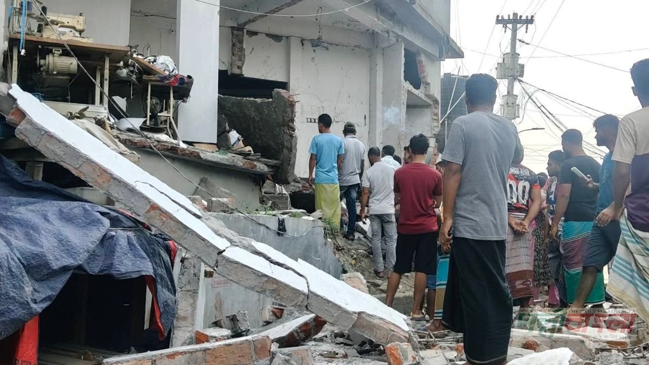 সেফটি ট্যাংকের গ্যাস বিস্ফোরণে গার্মেন্টস শ্রমিক নিহত